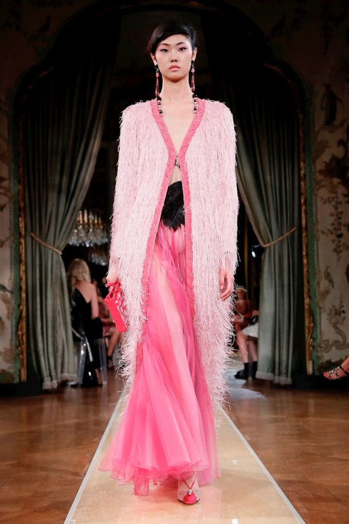 tendencia-plumas-alta-costura-como-usar-682x1024