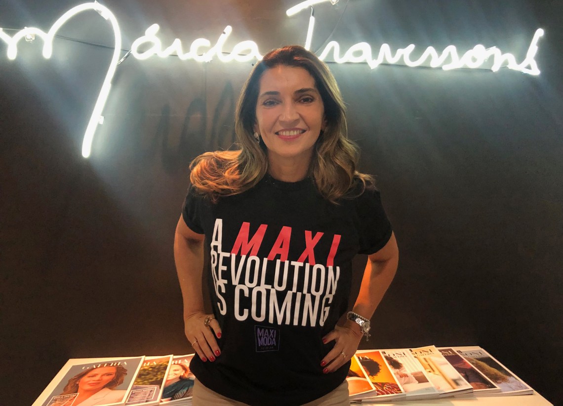 Márcia Travessoni vestindo T-Shirt in Box para o MaxiModa 2019